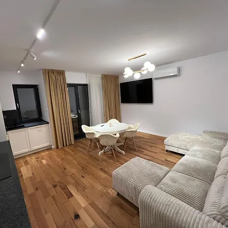 Luxury Penthouse Apartment *
